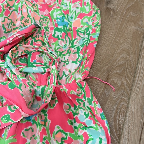 Lilly Pulitzer romper with tie belt - Picture 3 of 3